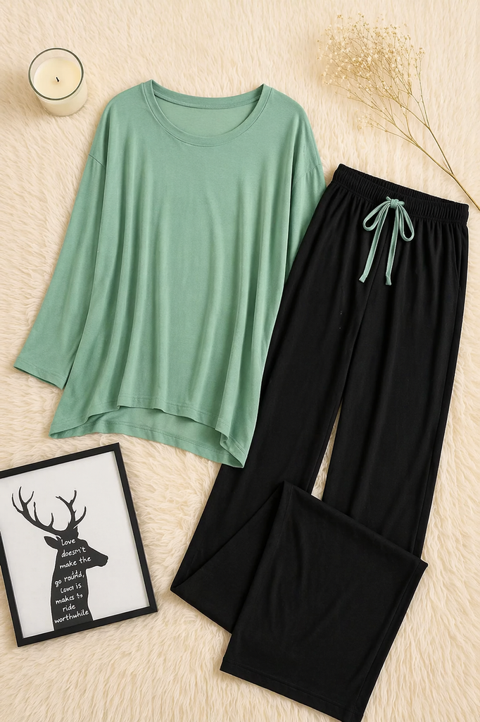 Helnay T-Shirt with Black Pajama